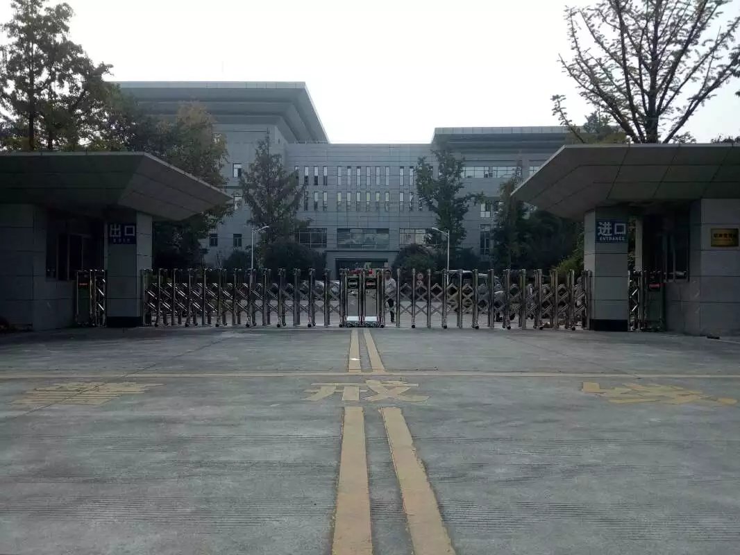 房县房县四川消防总队伸缩门
